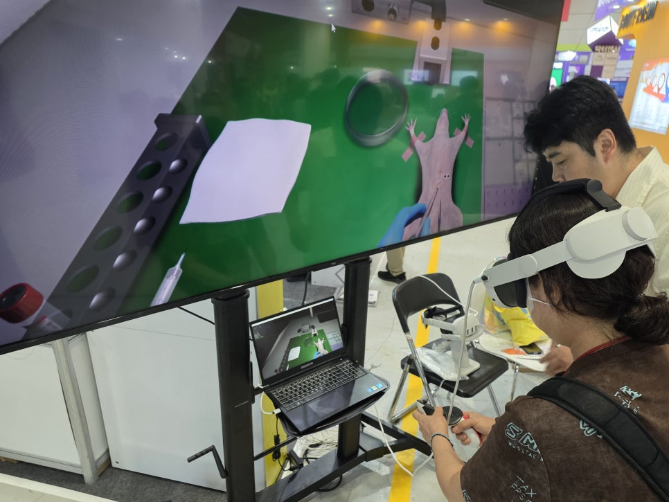 VR 환경에서 실제와 같은 부검을 체험할 수 있는 메타데미 대표 실습 콘텐츠